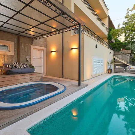 Front In Holiday home Split