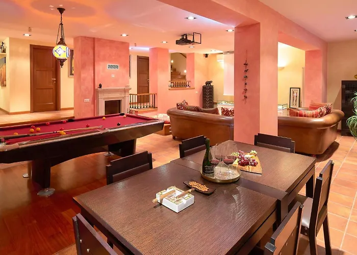 Front In بيت للعطل سبليت