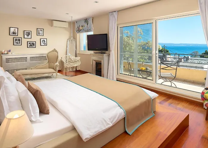 Front In بيت للعطل