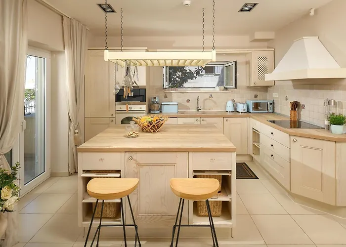 Front In بيت للعطل