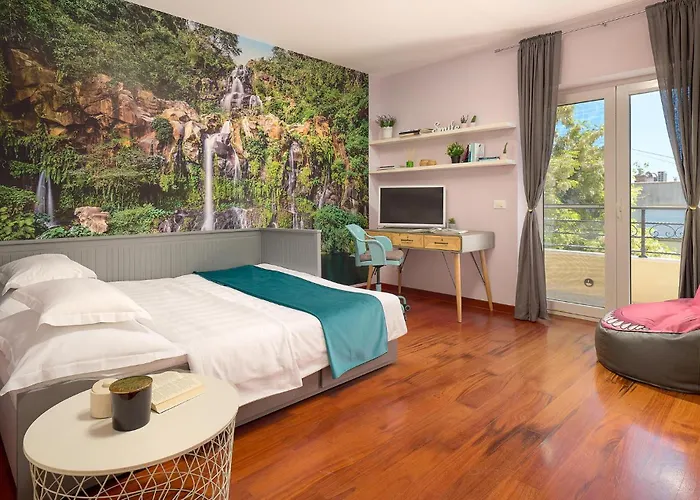 Front In بيت للعطل *