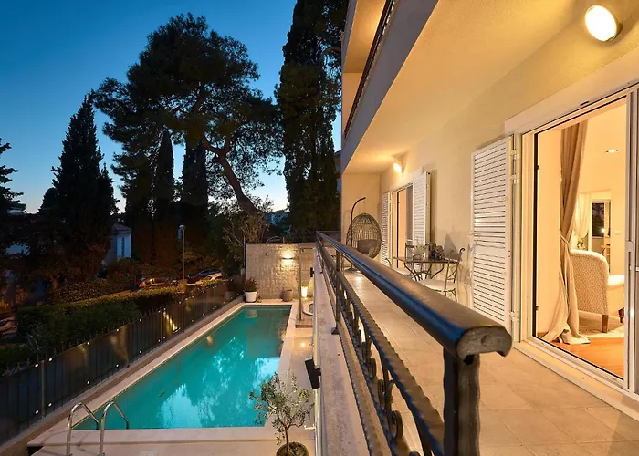 Front In Prázdninový dům *