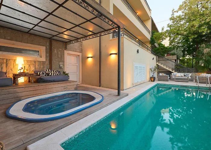 Front In بيت للعطل سبليت