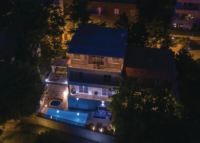 Prázdninový dům Front In Split