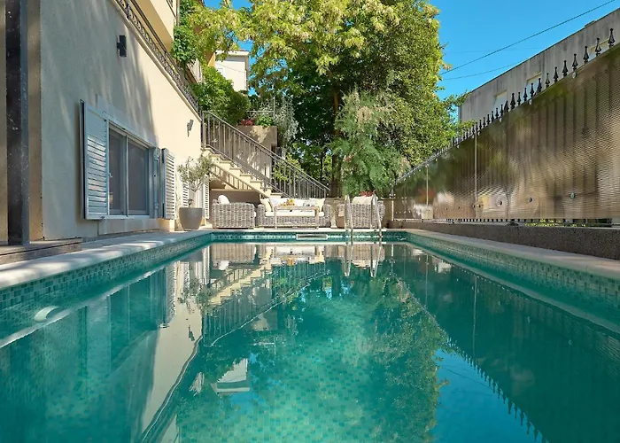 بيت للعطل Front In *