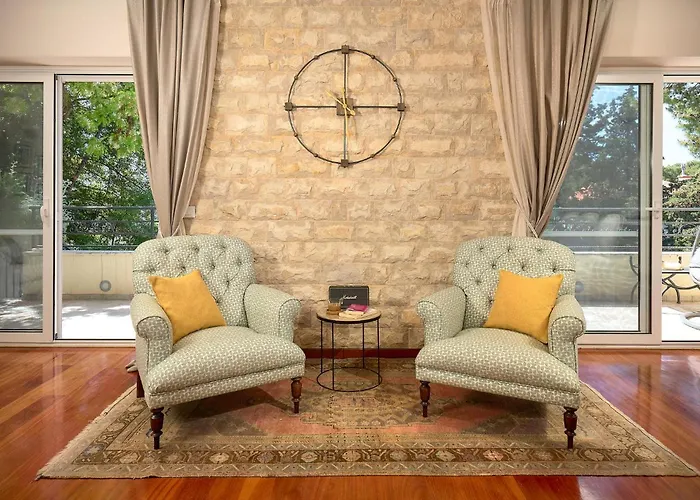 بيت للعطل Front In