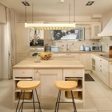 Front In Semesterbostad